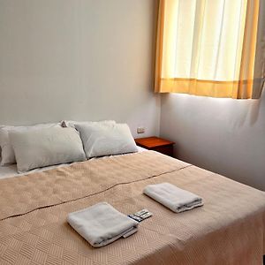 Zimmer mit Kingsize-Bett